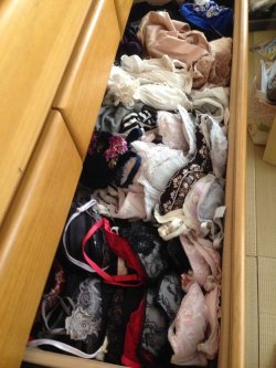 celanadalamwanitaxxx:  Lots of undies for