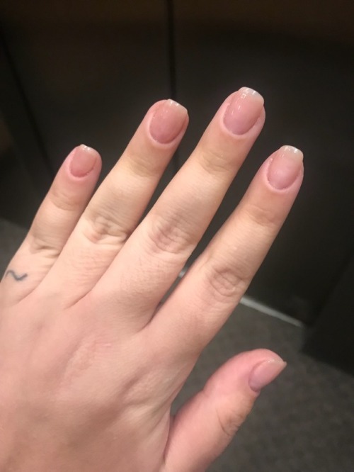 GUYS MY NEW JOB HAS AN ELEVATOR WITH GOOD LIGHTING!! I can be legit elevatornails again! Also, check