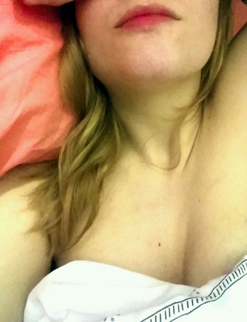 kissme-imso-sosoft:Get me to my first 1,000 followers ;)like/share plz. kissme-imso-sosoft.tumblr.co