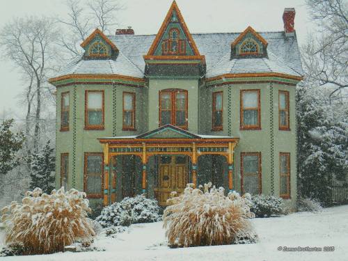 perpetuallychristmas: steampunktendencies:Snowy Victorian Houses Christmas Posts All Year! (New post