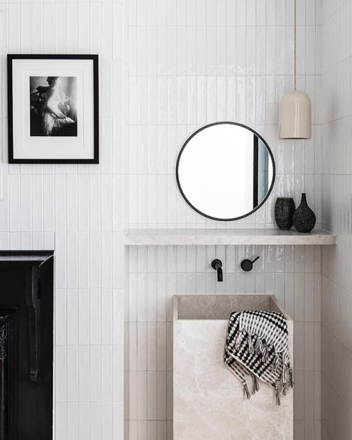 Bathroom Inspo! Design by @tommarkhenry_ Styling by @clairedelmar  by @_pabloveiga ...#architetto #a