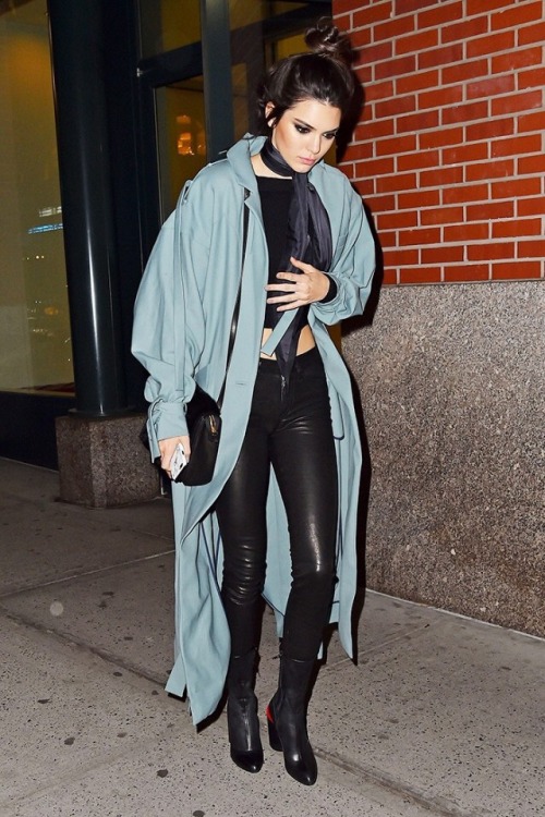 vogueably:  hey babe.