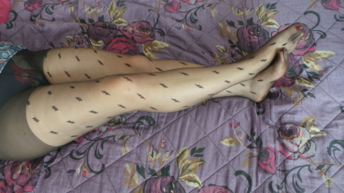 tights-are-all-women-need: supernylonfeettights: wife in black tights with spots Ohhhhh I’d lo