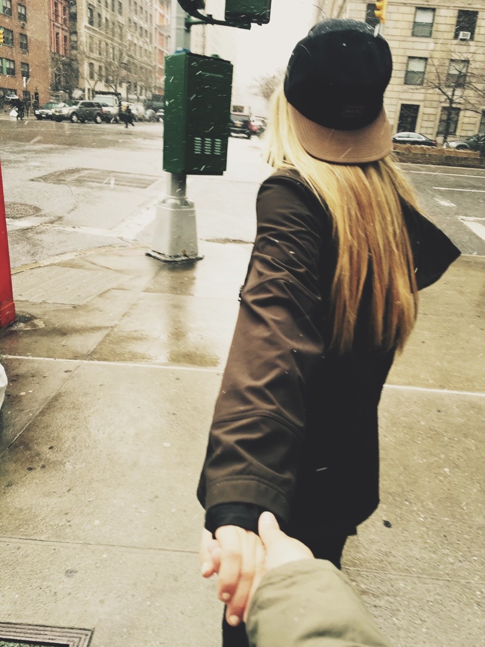b0tanicalspirit:  Snowy day in NYC with my honey