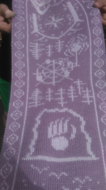 mirkwood-spider-express:It’s done! I finally finished the There And Back Again story scarf for @zoey