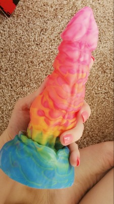 green-eyes-high-hopes:  My first ever bad dragon  purchase.I’m so happy and so impressed with the quality. I ordered my Nova yesterday morning and it arrived today around 5:00pm. I think I’m in love  it’s so beautiful. 🐙😈🐲🍌😍🐉👽💙