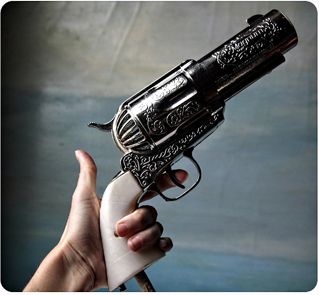 deiradarling:  Who do I have to kill to get my hands on this hair dryer? 