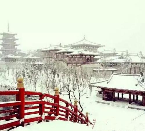 archatlas:  Snowdust in Hubei Hubei (Chinese: 湖北; pinyin:  Húběi; Wade–Giles: Hu-pei; postal: Hupeh) is a province of China, located in the easternmost part of Central China. The name of the province means “north of the lake”, referring to