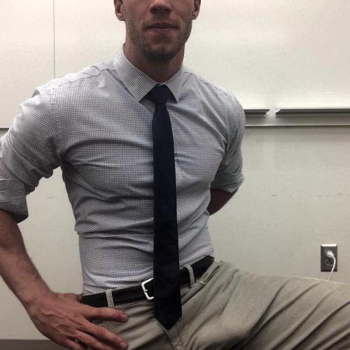what-he-likes: What Your Hot English Teacher Likes MLA format Assignments turned in early Banana Republic Afterschool blowjobs   Mmm :o yes sir