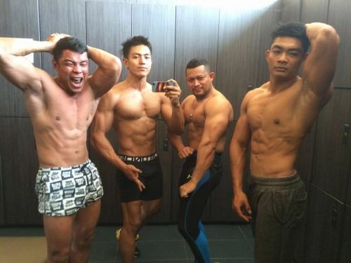 ourjejakajambu: Abam sado lemang. Akhirnya ada juga dia upload gambar dia pakai tight nampak bentuk 