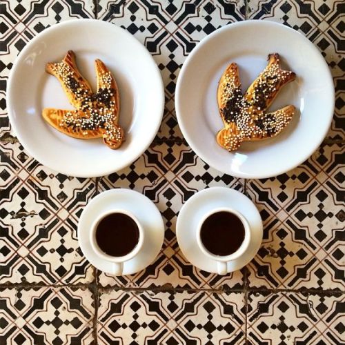 boredpanda:    Loving Man Makes Symmetrical Breakfasts For His Boyfriend Every Morning  