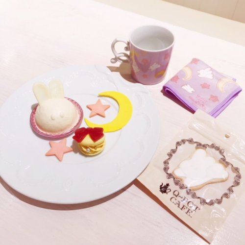 Usagi Dream Sugar Plate and Usa’s futon-pattern hand towel, sugar cookie, and mug and the Q-Po