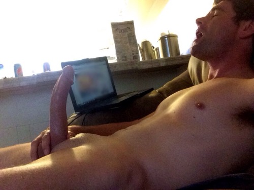 Porn amateurhunks:  Hung on webcam http://www.menwithcams.tumblr.com/ photos