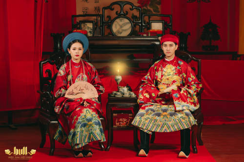 Beautiful red áo tấc created for Vietnamese wedding. Traditionally, Nguyễn dynasty preferred blue, g