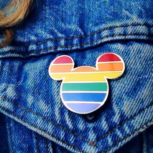 lovinglolisa:Got a rather gay pin~