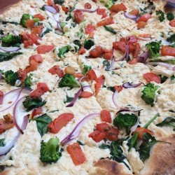 grapecatshop:  Asante pizza #vegan  (at Amici’s