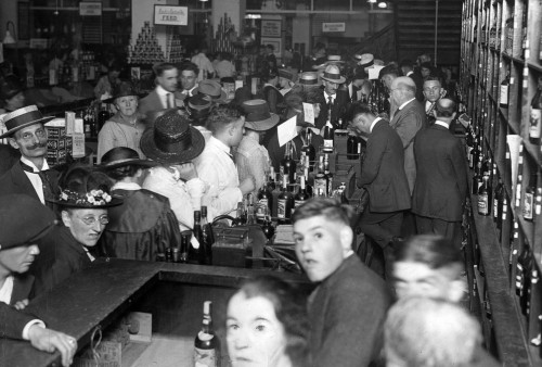 historicaltimes:A liquor store in Chicago on Jan. 15, 1920, the day before Prohibition via reddit