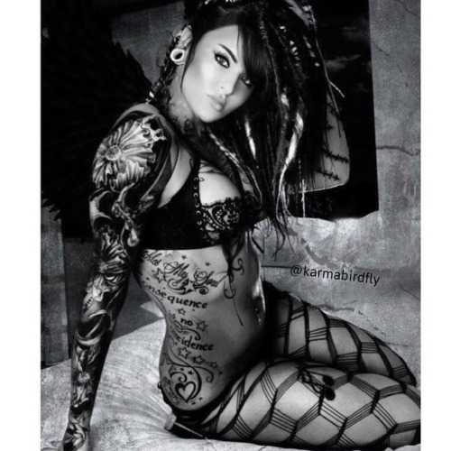 eyesfavouritecandy:  inked and hot - follow http://eyesfavouritecandy.tumblr.com