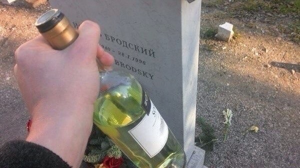 семь.
