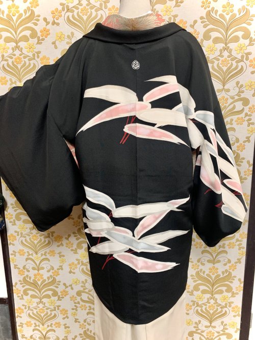 Chic hakama outfit pairing pinks and more neutral tones, featuring a kiku (chrysanthemums) kimono, w