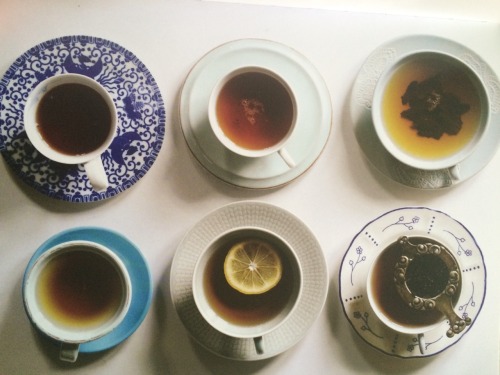 day-and-moonlightdreaming: Tea cups.