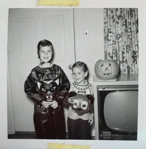 fifties-sixties-everyday-life:Halloween, circa 1950s.