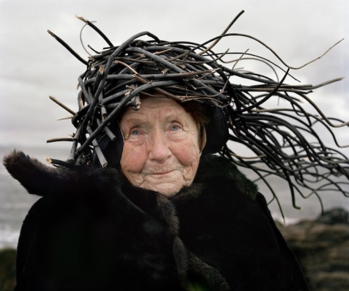 timetravelingowl:isoldmyurl:mymodernmet:Playful Seniors Wear Organic Materials to Personify Naturei 