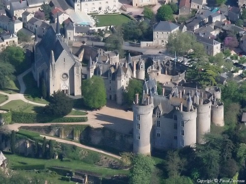 castlesandmedievals:Château de Montreuil-Bellay The Château de Montreuil-Bellay is a historical buil