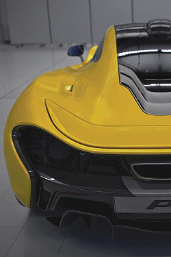 artoftheautomobile:  McLaren P1 (Credit: