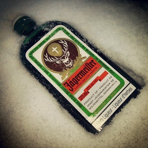 neuroticnerdgasm:  seany-av:  69shadesofgray: Booze Hacks  My mouth is watering 