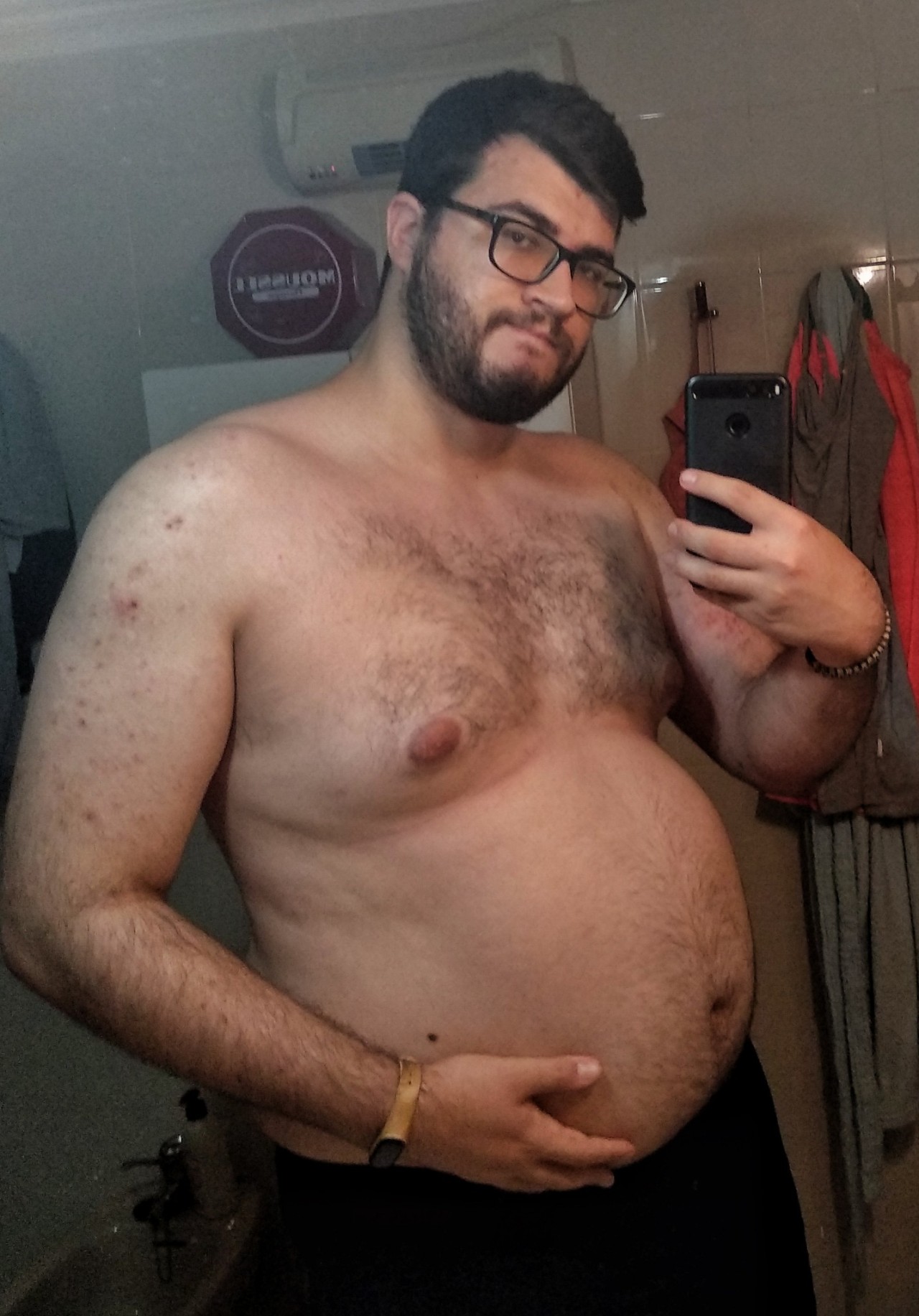 plasticlettersgr:beefcake-cub:send belly rubs, I feel like I&rsquo;m going to