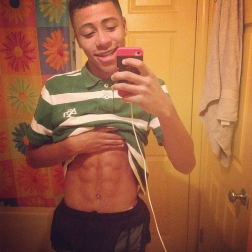 savvyifyanasty:  thenaughtyguys:  😍😍😍  > so damn fine  Follow me @ savvyifyanasty.tumblr.com 