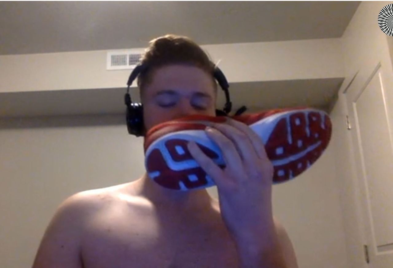 bottommaster00: sleep-hypno:   Part 3 Hypnotised: Bodybuilder, Shoe-phone and shoe