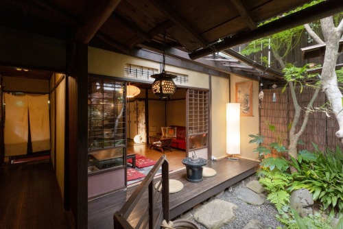 grandmawitch: I love this style of Japanese home!That garden!