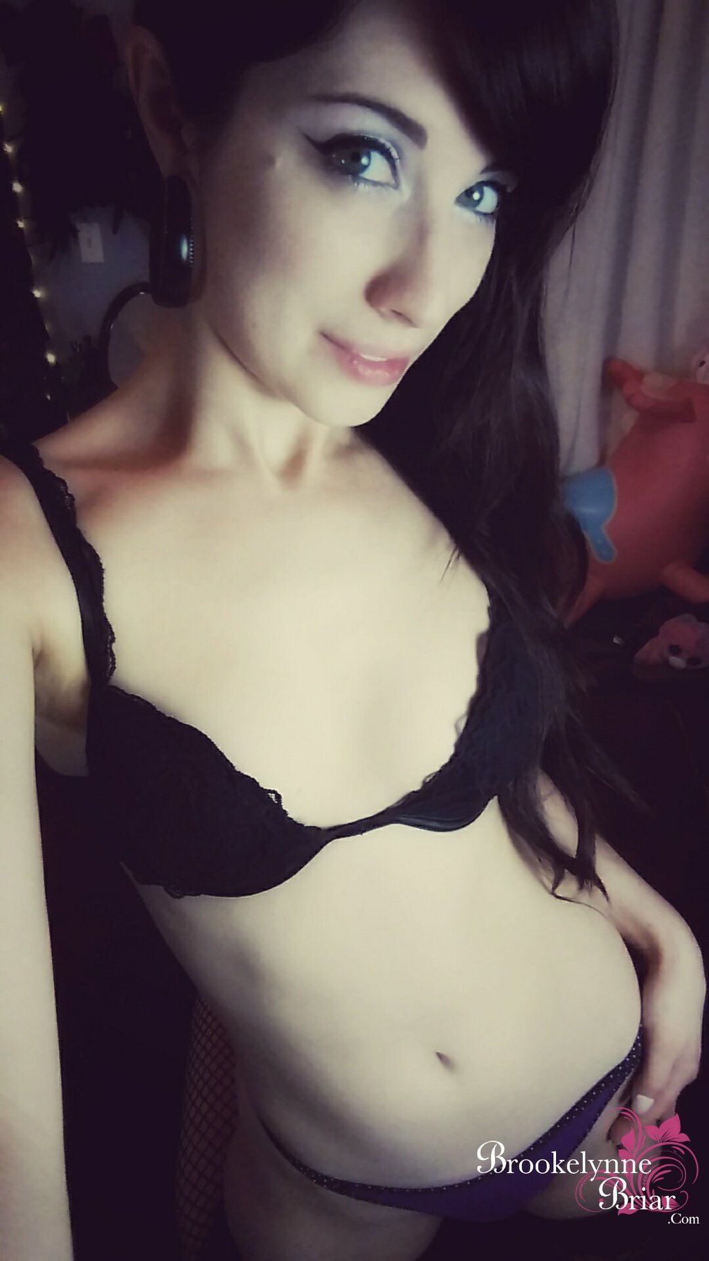 brookelynnebriar:  Look at me - online all early &amp; stuff 😊  Come and play
