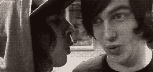 theperfectkellinquinn:  justtagirlandbands:  More bands stuff in my blog <3  Kellic is the best 