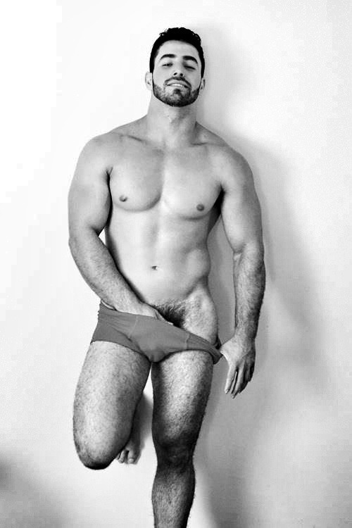 thebonernetwork:  Wanna smell my hand ?