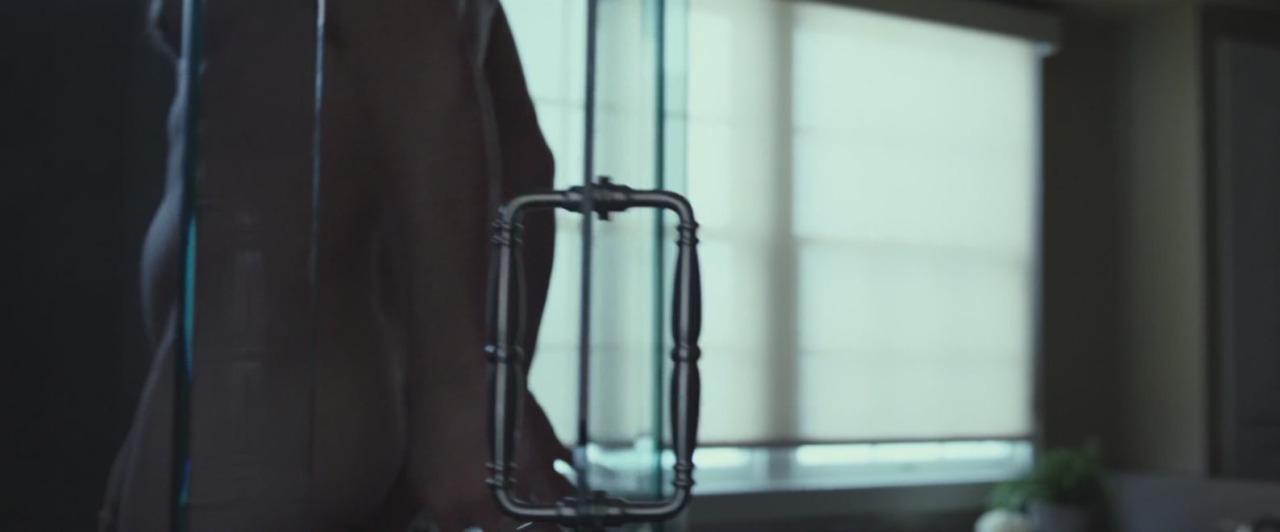 icantbelievehesnaked:  Ben Affleck gives us a glimpse of his cock in Gone Girl…