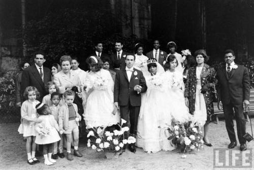 Paris wedding party(Alfred Eisenstaedt. 1963?)