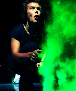 moodkiller:  onedirection: Harry on B stage in SYDNEY… Our last show here… ‘For now’             