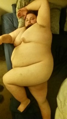 chubstermike:  big-al-ssbhm:  Dat belly dough ;)  Yum yum yummmm. 