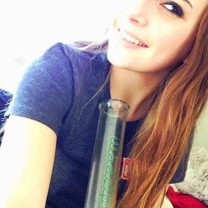 thcinthebuilding:marijuana girl