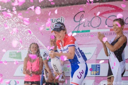 womenscycling: Anna van der Breggen celebrates winning the ITT and taking the maglia rosa - via Giro