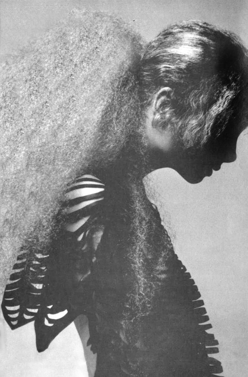 candypriceless:Genevieve Waite by Richard Avedon for Vogue Italia, January 1971 - hair by Ara Gallan