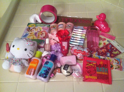 submissive-desires:  Kinky & Cute Giveaway! I hit 500 followers, so I’m doing my very first giveaway, valued at over 贄! Although I don’t identify as a “little” myself, I still have never met a community that has been more welcoming, kind,