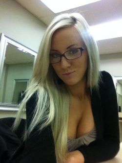 vinehead:  selfshots http://tinyurl.com/1hJw15tSUbmffVv