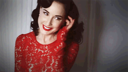 Dita von Teese is famous for her pin-up good looks. Luckily, for us hair enthusiasts, it also means 