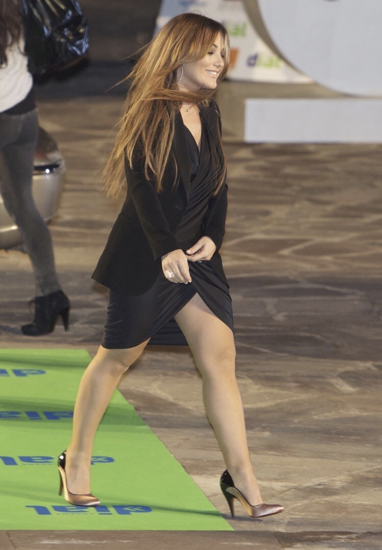 suntanpantyhoseadmirer:Celebrities in pantyhose