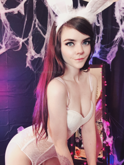 ixnay-on-the-oddk:  🐇💗✨ See ya in 20ish minutes! ~ ✨💗🐇 MFC.im/#ashe_maree