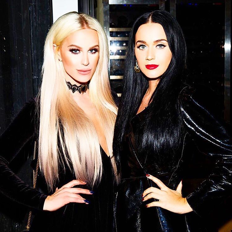 katycatbobs:  “gigigorgeous: My jet black sister from another mister 🐱” 